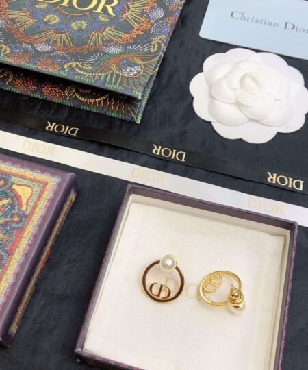 Alternative view of Dior Round CD Earrings Gold For Women