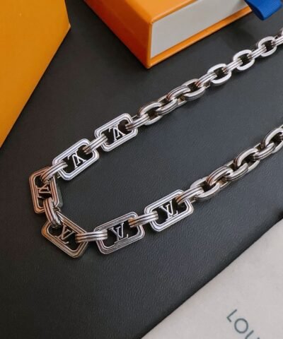 Louis Vuitton Retro Necklace Silver For Women