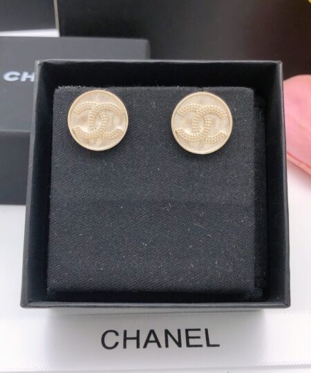 Alternative view of Chanel Middle Round Earrings Gold For Women