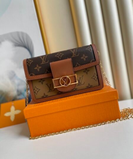 Louis Vuitton Dauphine Chain Wallet Combines Monogram And Monogram Reverse Canvas By Nicolas Ghesqui?re For Women, Women's Wallet 19cm LV M68746