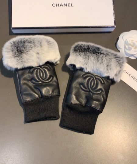 Chanel Gloves In Black