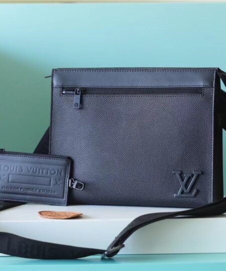 Louis Vuitton Messenger Voyage Aerogram Black For Men, Men's Bags, Shoulder And Crossbody Bags 11in/28cm LV M59329