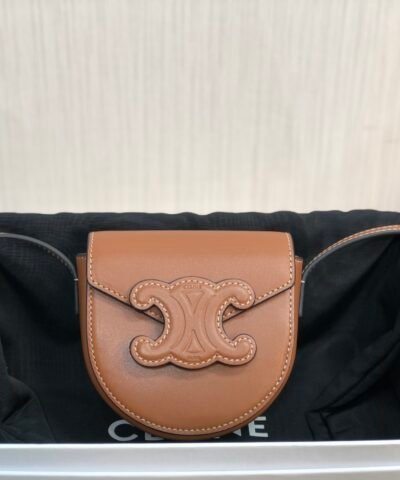 Celine Mini Besace Cuir Triomphe Brown For Women 4in/11cm 10J303DPQ.04LU