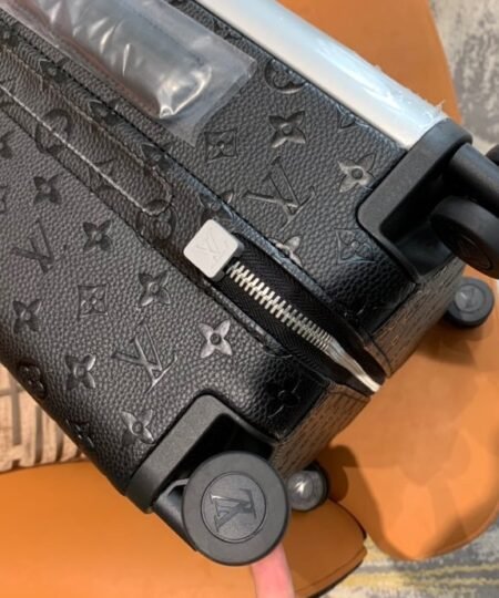 Alternative view of Louis Vuitton Horizon 55 Monogram Taurillon Black For Men, Men's Lugage 21.7in/55cm LV M20438