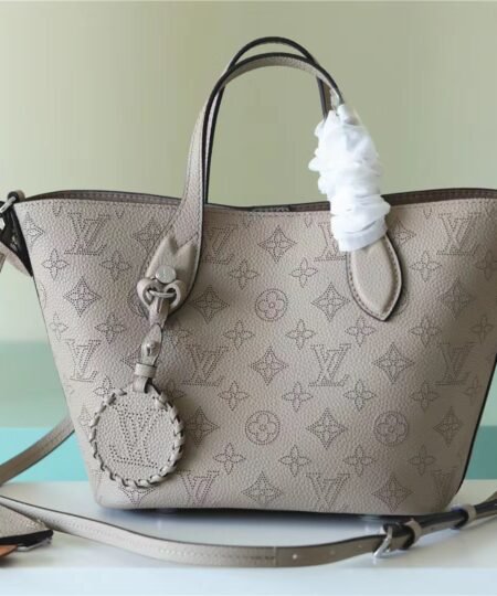 Alternative view of Louis Vuitton Loop Blossom PM Beige For Women 7.9in/20cm M21849