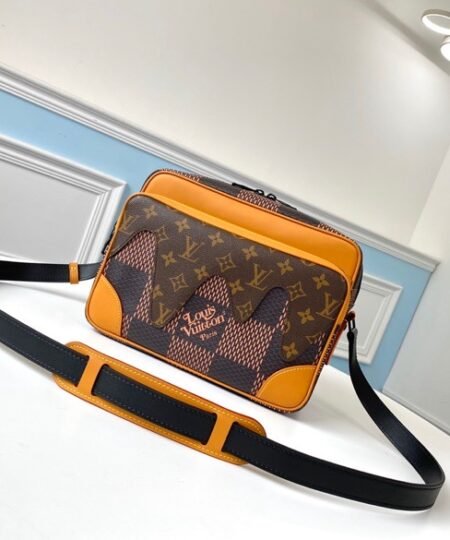 Louis Vuitton Messenger Nil Damier Ebene Canvas And Monogram Canvas For Men, Men's Bags 10.6in/27cm LV N40359