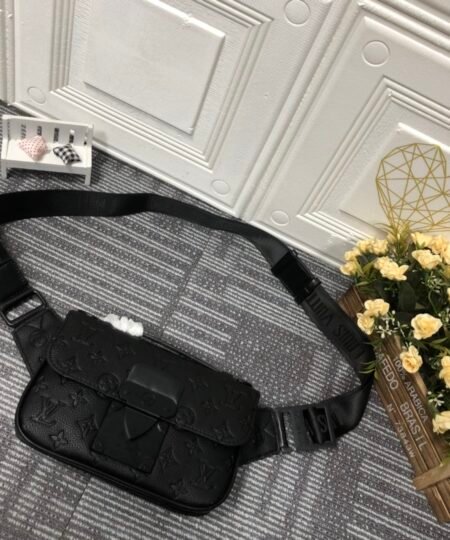 Alternative view of Louis Vuitton S Lock Sling Bag Black For Men, Men's Bags 8.3in/21cm LV M58487