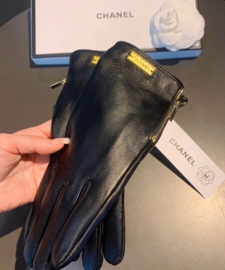 Alternative view of Chanel Gloves In Black