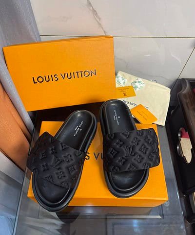 Louis Vuitton Women's Pool Pillow Comfort Flat Mule Black For Women LV 1AA1EF
