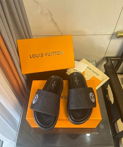 Louis Vuitton Women's Pool Pillow Comfort Flat Mule Black For Women LV