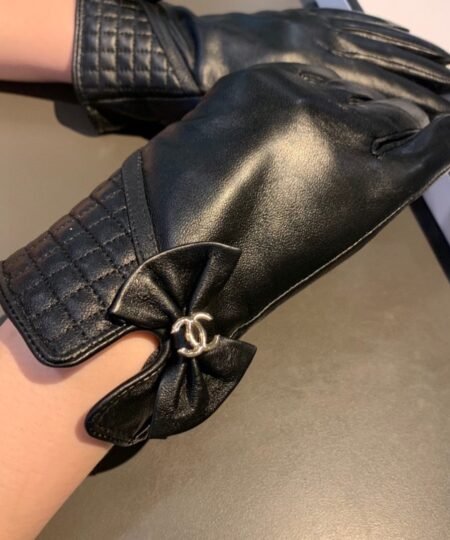 Alternative view of Chanel Gloves In Black