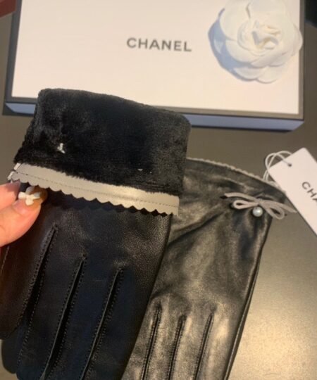 Alternative view of Chanel Gloves In Black