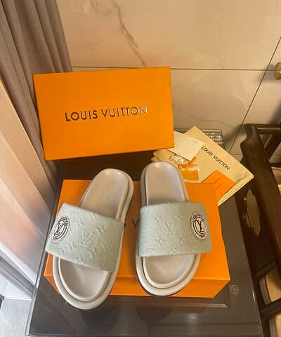 Louis Vuitton Women's Pool Pillow Comfort Flat Mule Bright Green For Women LV