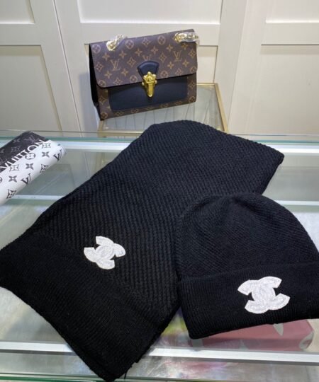 Chanel Beanie & Scarf Set In Black
