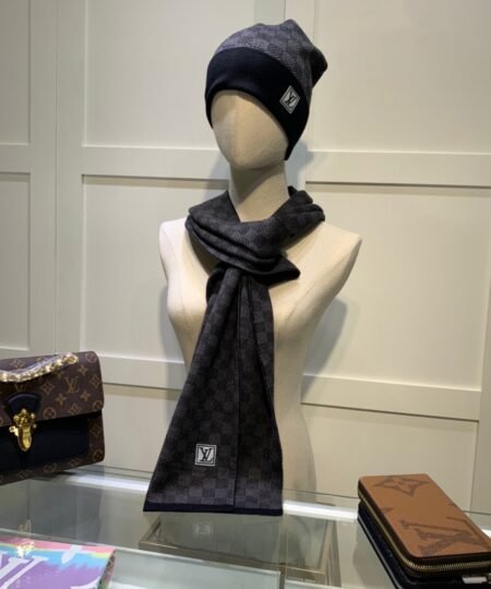 Louis Vuitton Beanie & Scarf Set In Black