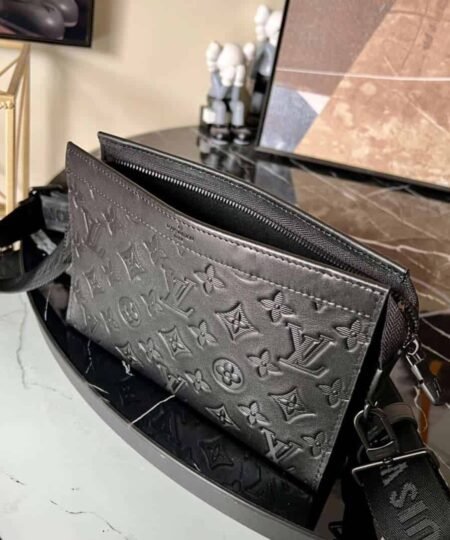 Alternative view of Louis Vuitton Gaston Wearable Wallet Black For Men 22cm / 8.7in M81115