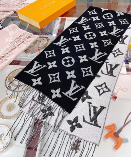 Louis Vuitton Essential Monogram Black/White Scarf 180cm/71in M77853