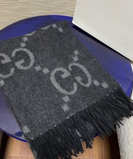 Gucci Jacquard Pattern Knitted Grey Scarf 180cm/71in 133483 3G200 1160