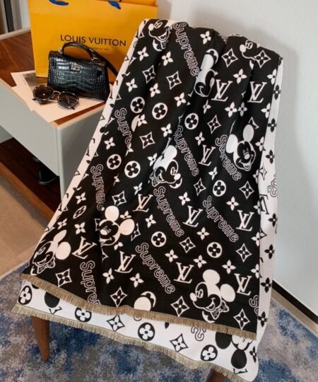 Louis Vuitton Game On Scarf Black 71in/180cm