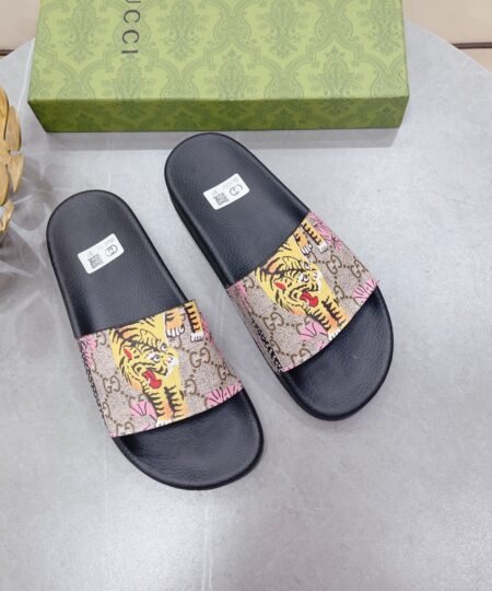 Gucci Men’s Tiger Print Slide Sandal Multicolor For Men 408508