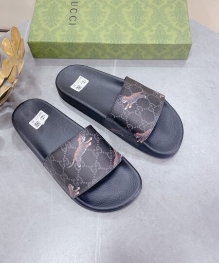 Gucci Men’s GG Supreme Slide Tiger Black For Men 407345 G0K00 1084