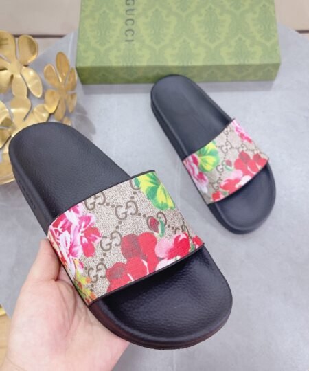 Gucci Men’s Slides Bloom Print Red For Men 408508 G2200 8919