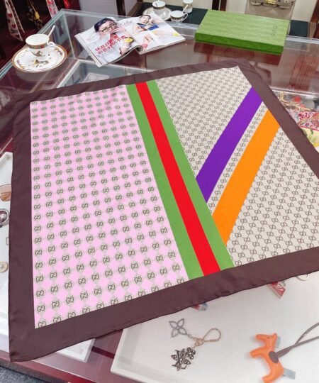 Gucci Geometric GG Print Twill Beige and Dark Green Scarf 90cm/35in ‎682469 3G001 9766