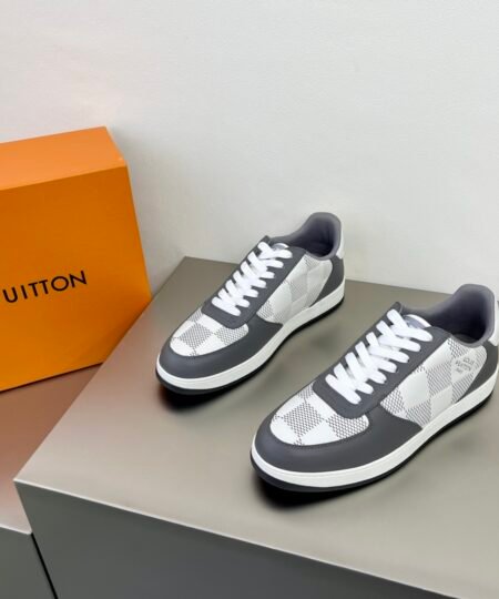 Louis Vuittion Rivoli Sneaker Gray For Men LV 1A9ZEO