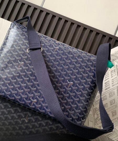 Alternative view of Goyard Capetien MM Messenger Bag Navy Blue For Women‎ 10.2in/26cm CAPETIMMLTY12CG12P