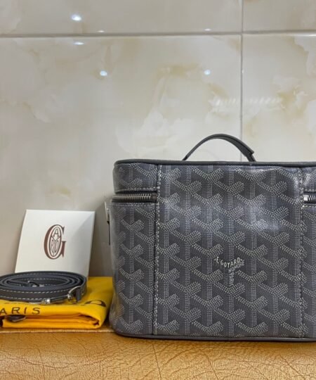Alternative view of Goyard Muse Vanity Case Grey/Navy Blue For Women‎ 7.9in/20cm MUSEVAPMLTY01CL03P