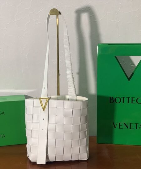 Bottega Veneta Shoulder Bag Nappa White, For Women, Women’s Bags 12.9in/33cm
