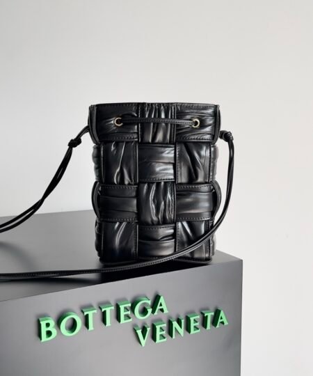 Bottega Veneta Small Cassette Bucket Bag Black, For Women, Women's Bags 7.1in/18cm 717187V2FY38425