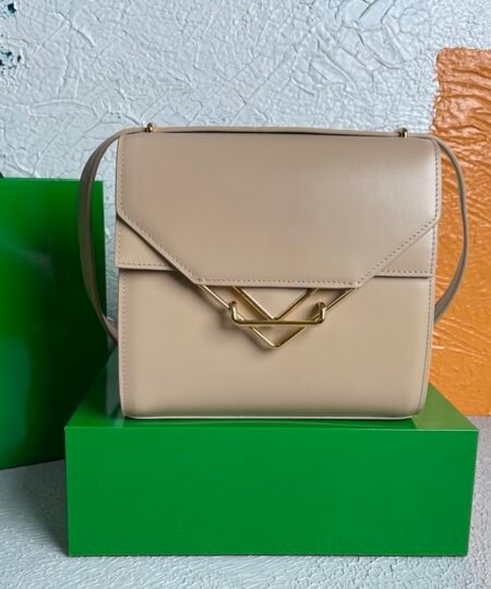 Bottega Veneta Clip Bag Beige, For Women, Women’s Bags 9in/23cm