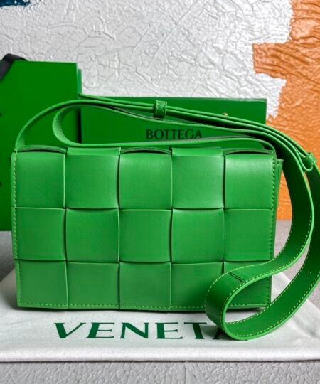 Bottega Veneta Cassette Parakeet, For Women, Women’s Bags 9.1in/23cm 578004VMAY13724