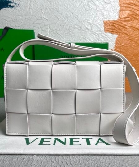 Bottega Veneta Cassette White, For Women, Women’s Bags 9.1in/23cm 578004VMAY19007