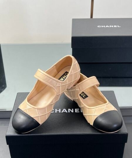 Chanel Sandals Beige/Black For Women