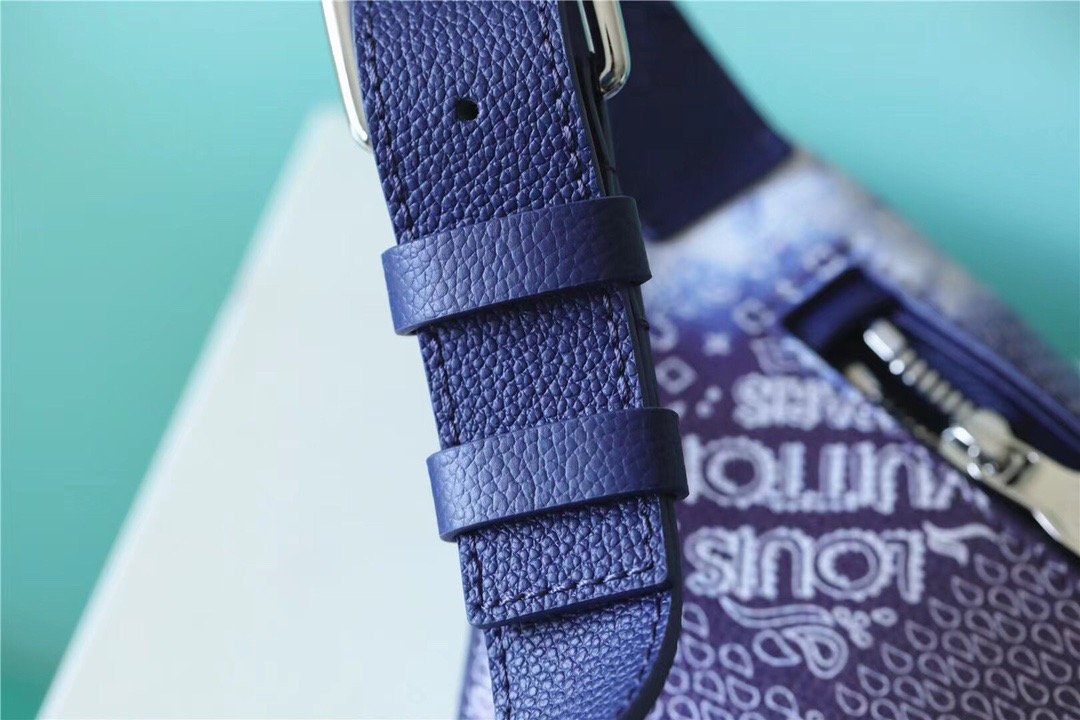 Louis Vuitton Discovery Bumbag PM Monogram Blue For Men, Men’s Bags, Shoulder And Crossbody Bags 17.3in/44cm LV M20587 - Image 8