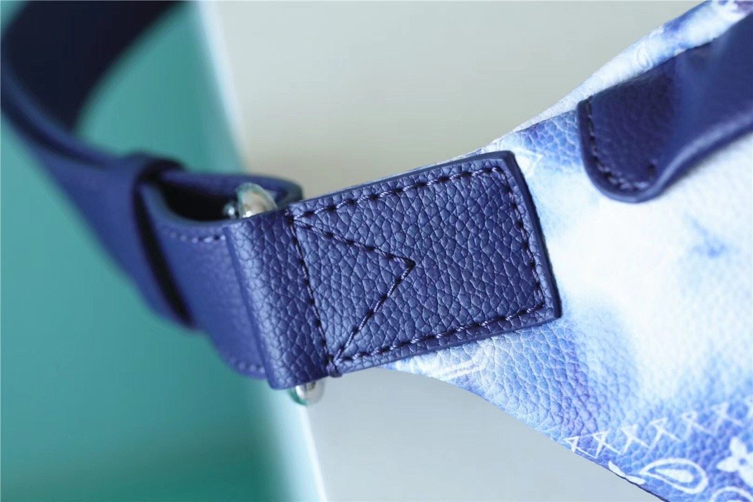 Louis Vuitton Discovery Bumbag PM Monogram Blue For Men, Men’s Bags, Shoulder And Crossbody Bags 17.3in/44cm LV M20587 - Image 3