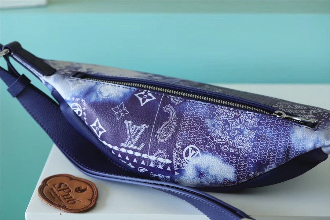 Louis Vuitton Discovery Bumbag PM Monogram Blue For Men, Men’s Bags, Shoulder And Crossbody Bags 17.3in/44cm LV M20587 - Image 9