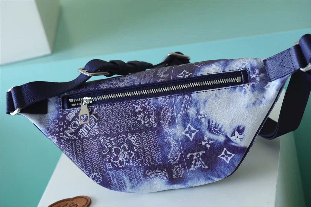 Louis Vuitton Discovery Bumbag PM Monogram Blue For Men, Men’s Bags, Shoulder And Crossbody Bags 17.3in/44cm LV M20587 - Image 2