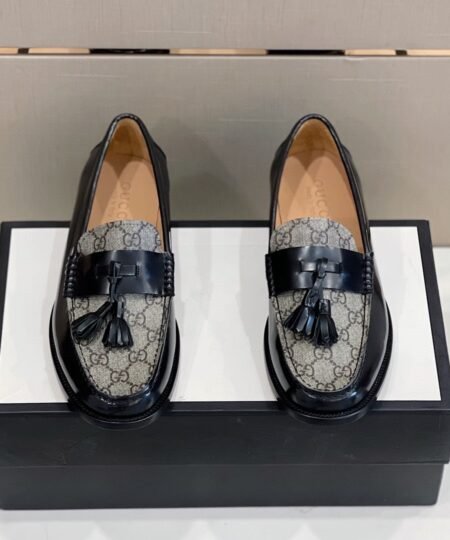 Gucci Men’s GG Loafers Horsebit With Tassel Black And Beige For Men 673817 17X30 1063