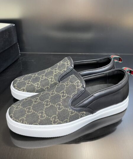 Gucci GG Supreme Slip-On Loafer Black For Men 456202
