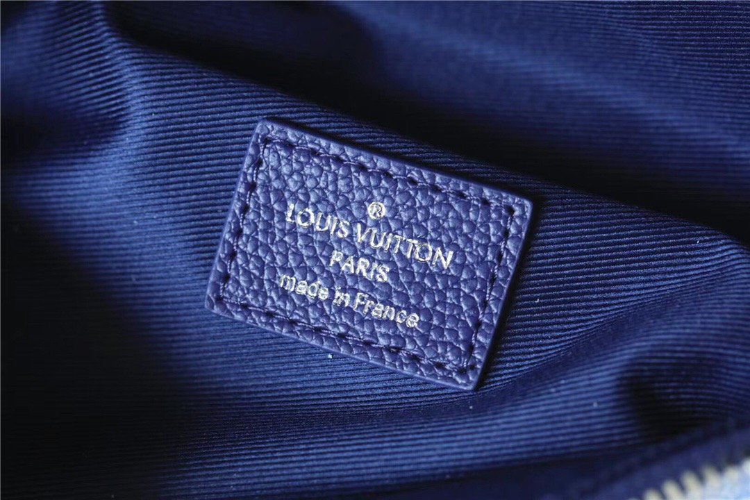 Louis Vuitton Discovery Bumbag PM Monogram Blue For Men, Men’s Bags, Shoulder And Crossbody Bags 17.3in/44cm LV M20587 - Image 6