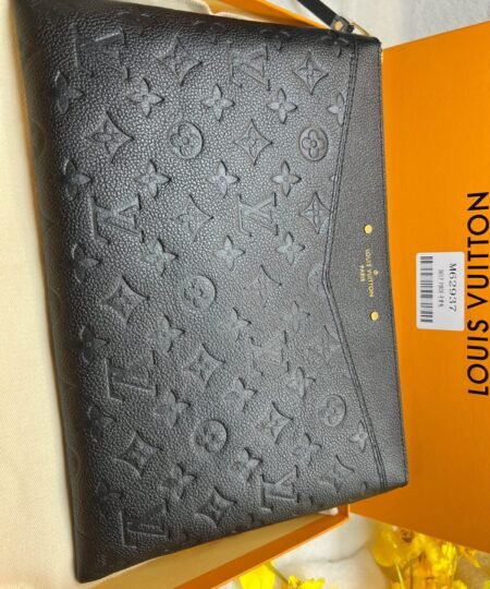 Alternative view of [True-to-ORIGINAL] Louis Vuitton Daily Pouch Wallet Black For Women 11.6in/29.5cm - M62937