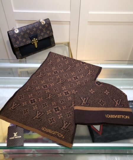 Alternative view of Louis Vuitton Beanie & Scarf Set In Brown
